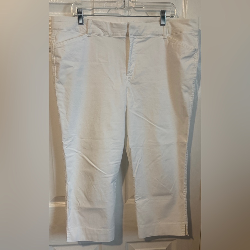 Old Navy Women's Mid-rise White crop pants size 16